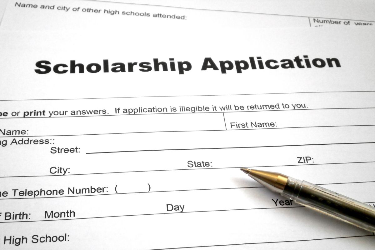 How to Find Local Scholarships for College